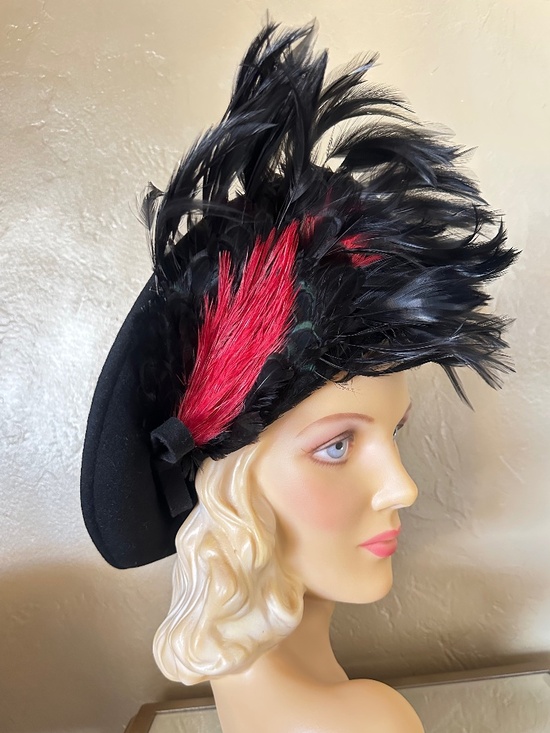 FABULOUS 1970\'s DESIGNER BLACK FELT WIDE BRIM HAT + RED/BLACK FEATHER SPRAY main image 13